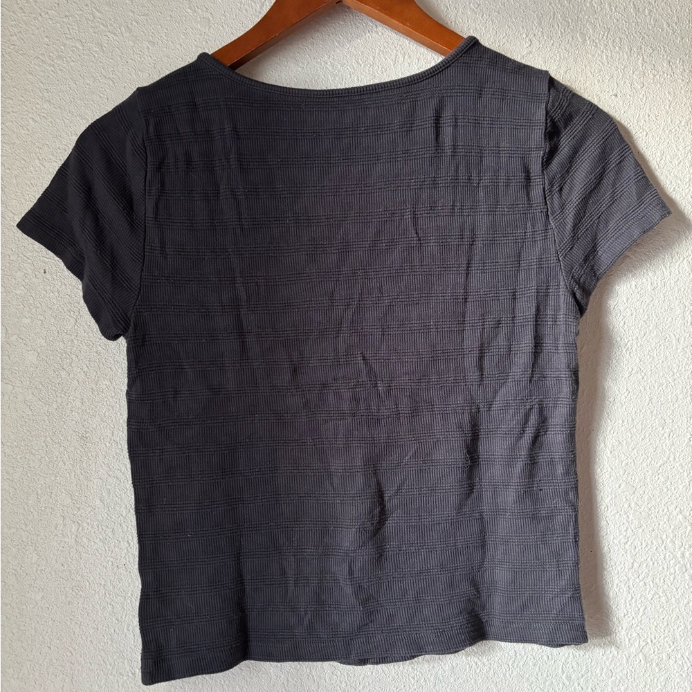 Crop Button Top - Picture 4 of 5